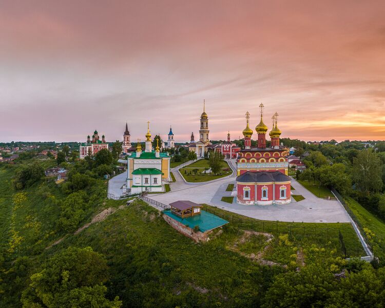 Файл:Крестовоздвиженский Белёвский женский монастырь 1.jpeg