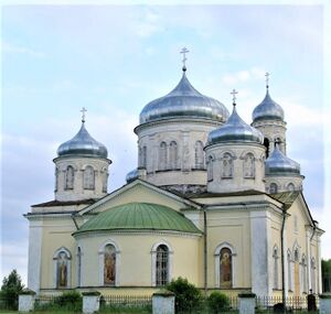 Церковь в честь Архангела Михаила (Красное), Храм Архангела Михаила в Красном