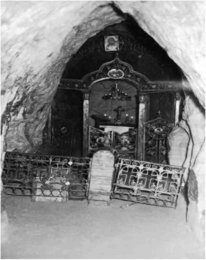 Пещерный храм Воскресение Словущее. 1940 год