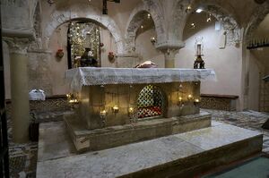 В крипте базилики святителя Николая (5).jpg