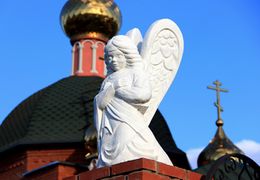 Ангел на ограде монастыря