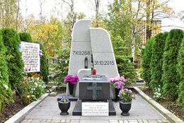 Источник https://dzen.ru/a/X4ocEVKCqXgnRyZS#izvestne_lyudi_pohoronenne_na_serafimo