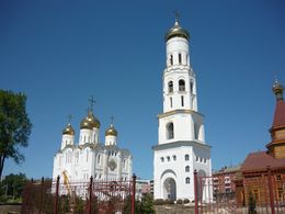 Троицкий собор и колокольня "Пересвет"