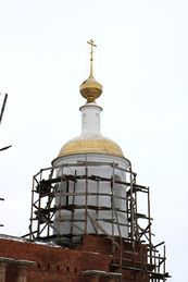 Установление креста на Петропавловский собор