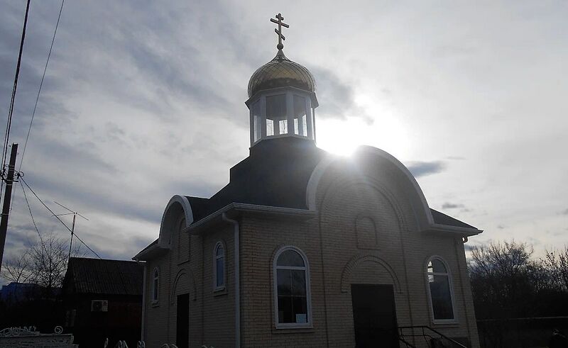 Файл:Храм Спиридона Тримифунтского (Родниковый)2.jpg