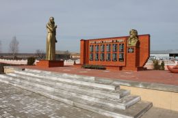 Памятник воинам-покровцам, сражавшимся за Родину и погибшим в годы Великой Отечественной войны.