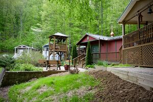 Крестовоздвиженский монастырь (Уэйн).jpg