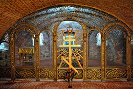 Алтарь в крипте Свято-Михайловского кафедрального собора