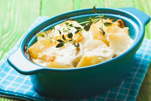 baked potato casserole with cream sauce with thyme gratin dauphinois - Запеканки в духовке: правила приготовления
