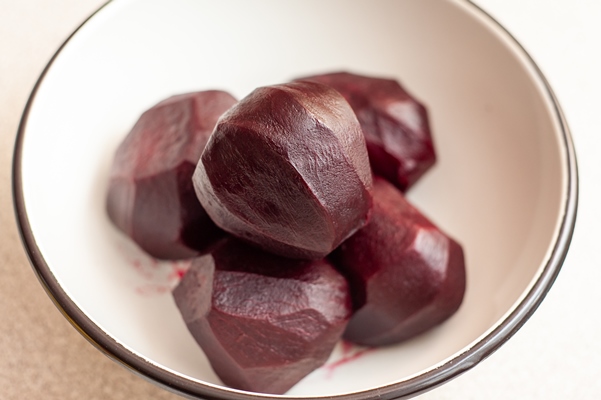 boiled peeled red beets cooking - Острая маринованная свёкла