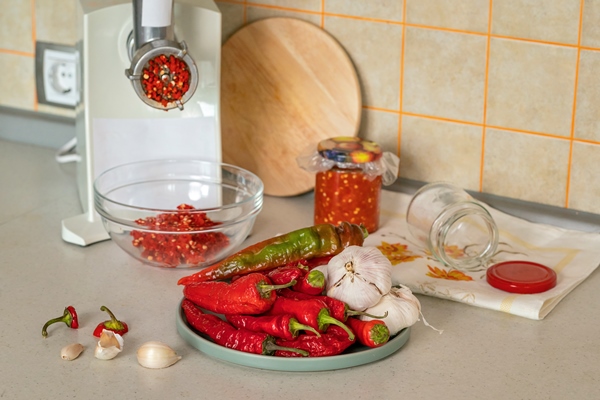 cooking adjika from hot pepper and garlic ground in a meat grinder preparations for the winter folk remedy for flu and colds - Аджика с яблоками