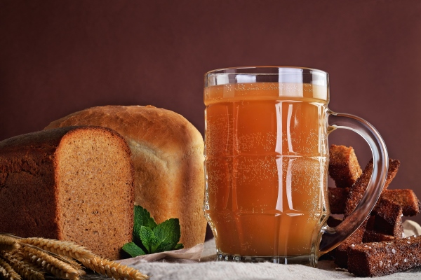 kvass is a traditional slavic and baltic fermented beverage commonly made from black or regular rye bread - Домашний хлебный квас