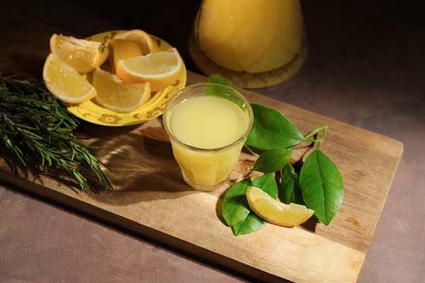 limoncello italian lemon alcoholic drink - Пирог с яблоками