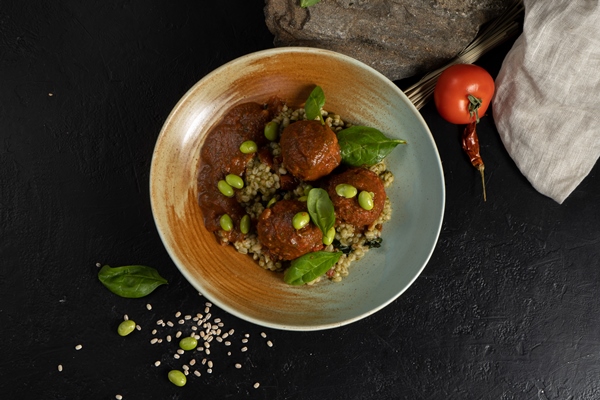 meatballs with barley porridge tomato sauce beans and lettuce - Гречневые тефтели с грибами и зеленью