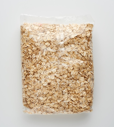 oatmeal in transparent plastic packaging on a white background - Овсяный кисель (постный холодец)