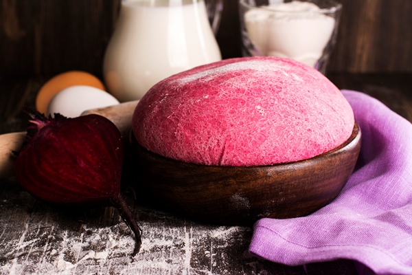 pink beetroot dough and ingredients - Австралийский овощной хлеб