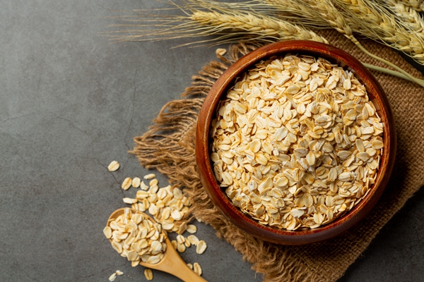raw barley grain in old dark background - Крупяные и макаронные изделия: полезные советы