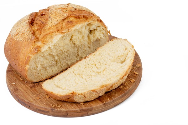 sliced corn bread above white background - О полезном домашнем хлебе
