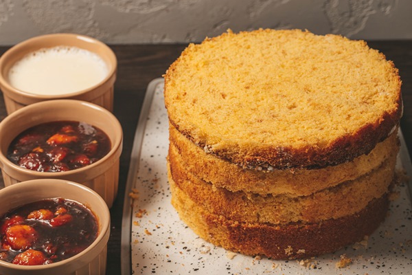 sponge cakes and ingredients for cake - Изделия из теста: полезные советы
