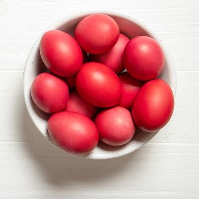 Яйца, крашенные корнем марены красильной