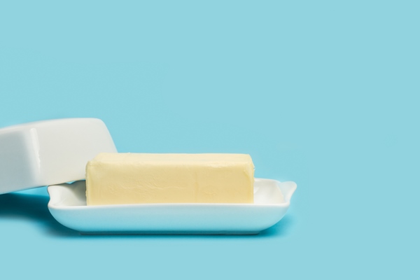 a block of butter on an open white butter dish - Кекс "Пасхальный ягненок"