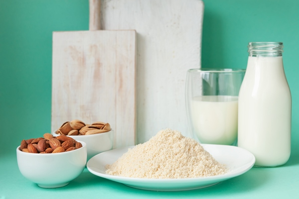 almonds almond milk and almond flour alternative type of flour containing net carbs gluten free flour lactose free milk keto diet concept - Постные блинчики с карамельной тыквой