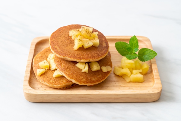 apple pancakes with cinnamon - Постные блинцы на яблочном пюре