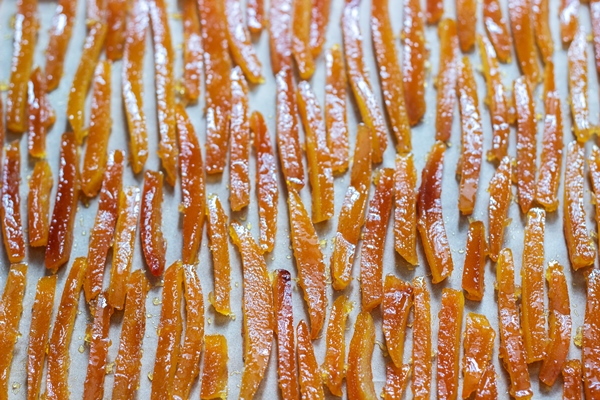candied orange peel cooked in sugar syrup with vanilla and ginger - Цукаты из кабачка