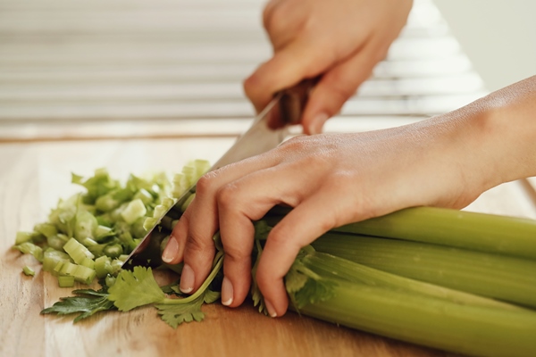 chef cutting celery - Салат из зелени сельдерея с ореховым соусом