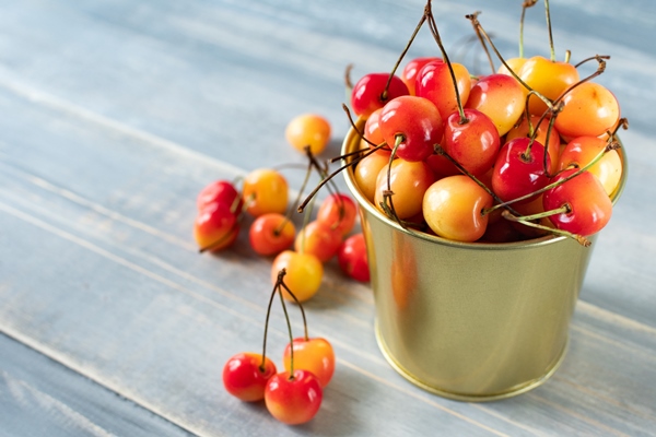 cherry in a small bucket - Фруктовый салат