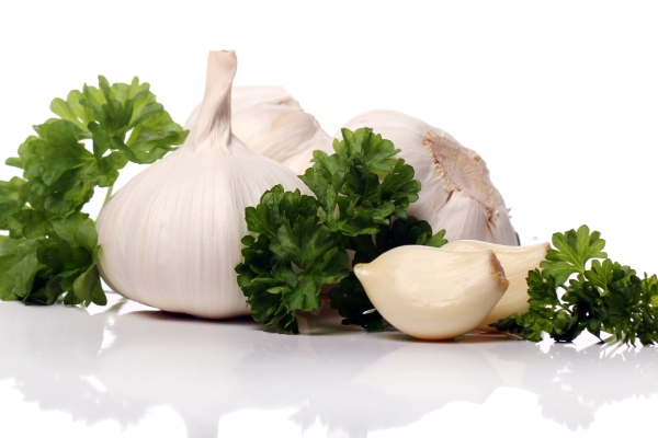 close up of fresh garlic - Салат «Фасолька»