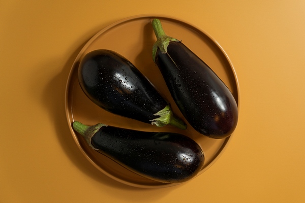 flat lay raw eggplants still life 1 - Хе из баклажанов и капусты на зиму (без стерилизации)