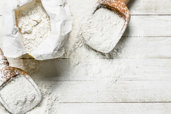 flour in bag with a shovel on a white wooden table 1 - Соевые блинцы на миндальном молоке