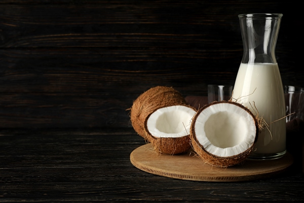 fresh coconut and coconut milk on wooden background - Постные блинцы на кокосовом молоке