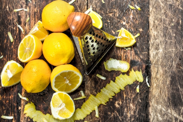fresh lemons with a grater - Ботвинья с рыбой постная старинная