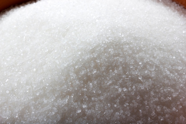 granulated sugar in bowl crystals of refined table sugar sweet soluble carbohydrates sucrose disaccharide of glucose and fructose - Цукаты из кабачка