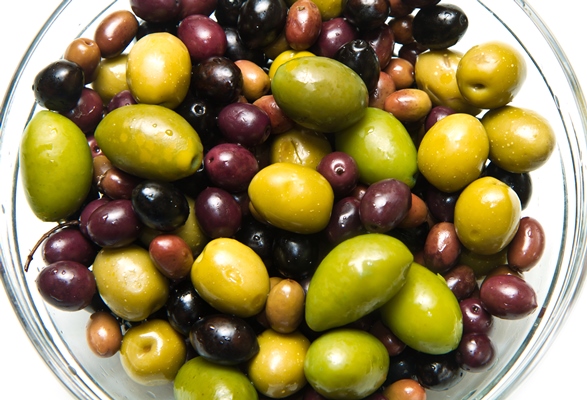 green and black olives - Салат «Южная ночь»
