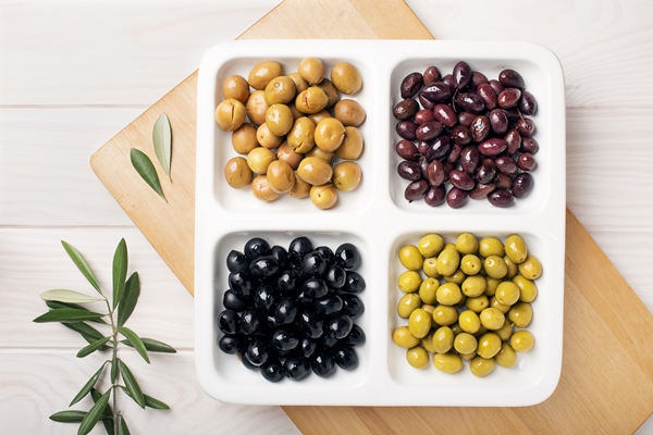 green black aragon and split olives - Салат «Сытный»