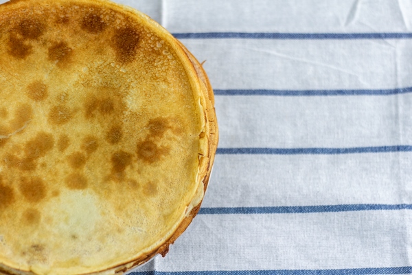 homemade baked pancakes on the table pancake day top view - Постные блинчики с начинкой из шпината