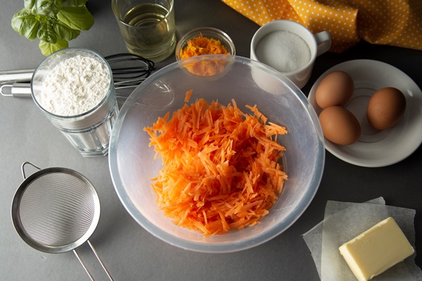 ingredientsfor carrot cake pie muffins or tart - Кулич морковный с пряностями