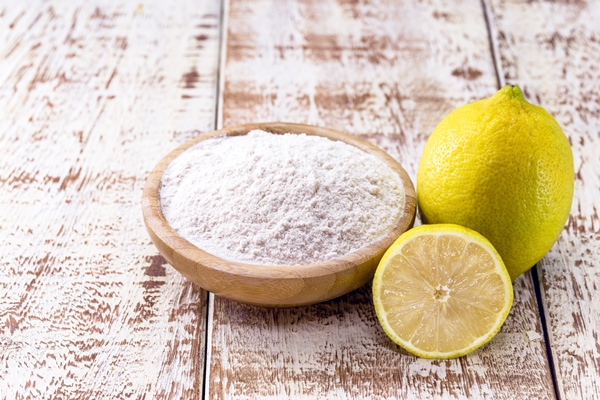 lemon bicarbonate of soda on white wooden background - Постные ванильные блинцы