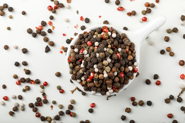 mixed peppercorns in a white scoop flat lay on spicy and white background 1 - Хе из баклажанов и капусты на зиму (без стерилизации)