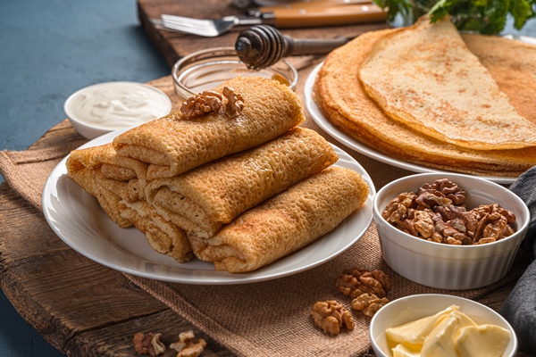 stuffed pancakes with honey and nuts on a dark background close up mardi gras - Постные блинчики со свёклой и орешками