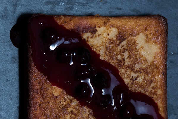 toast with plum marmalade - Гренки с мармеладом из чернослива на гриле