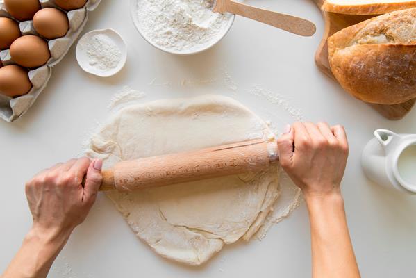 top view baker rolling dough - Пельмени с судаком