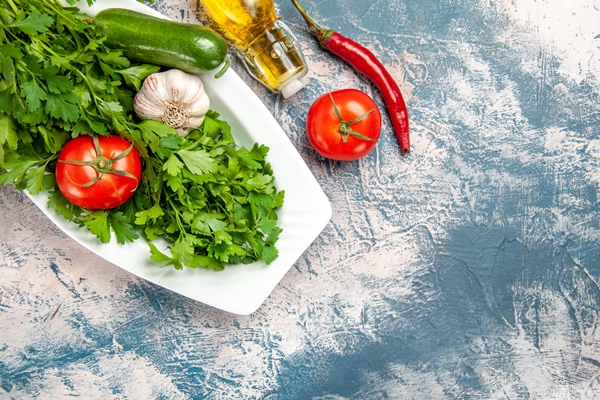 top view fresh greens with vegetables on light blue background - Салат из сладкого перца с грибами