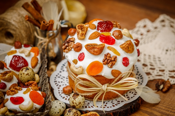 traditional easter cake and cupcakes - Кулич с апельсиновой цедрой