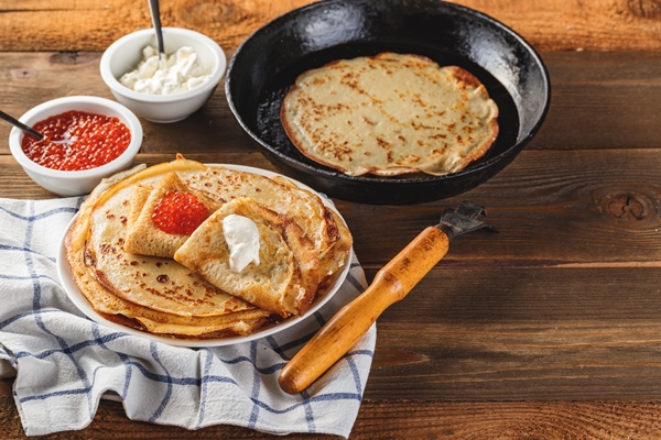 traditional russian crepes blini stacked in a plate with red caviar fresh sour creamon dark wooden table maslenitsa traditional russian festival meal russian food russian kitchen - Русские блины заварные старинные