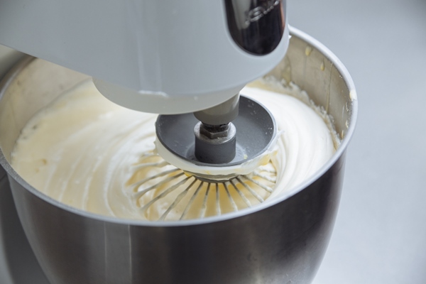 white mixer whips eggs to make cake - Пасха с кедровыми орешками и кокосом