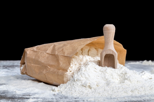 white wheat flour in a paper bag - Постные рисово-кокосовые блинцы